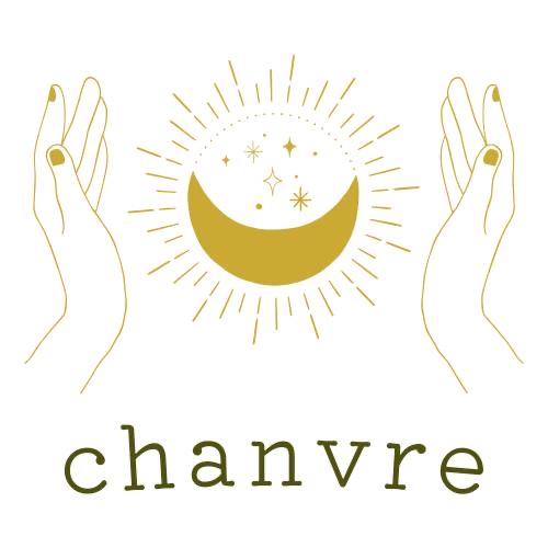 出張整体chanvreのロゴ。三日月と星を両手で優しく包み込むデザインは、心と身体に寄り添うケアを象徴しています。