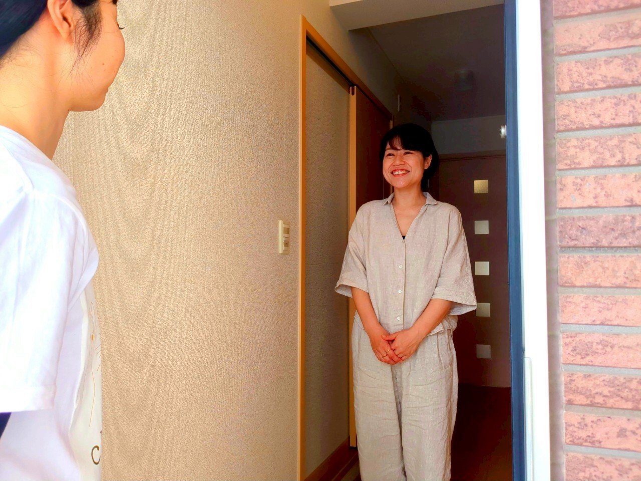 女性専用出張整体chanvreのセラピストがお客様のご自宅に訪問した際の様子